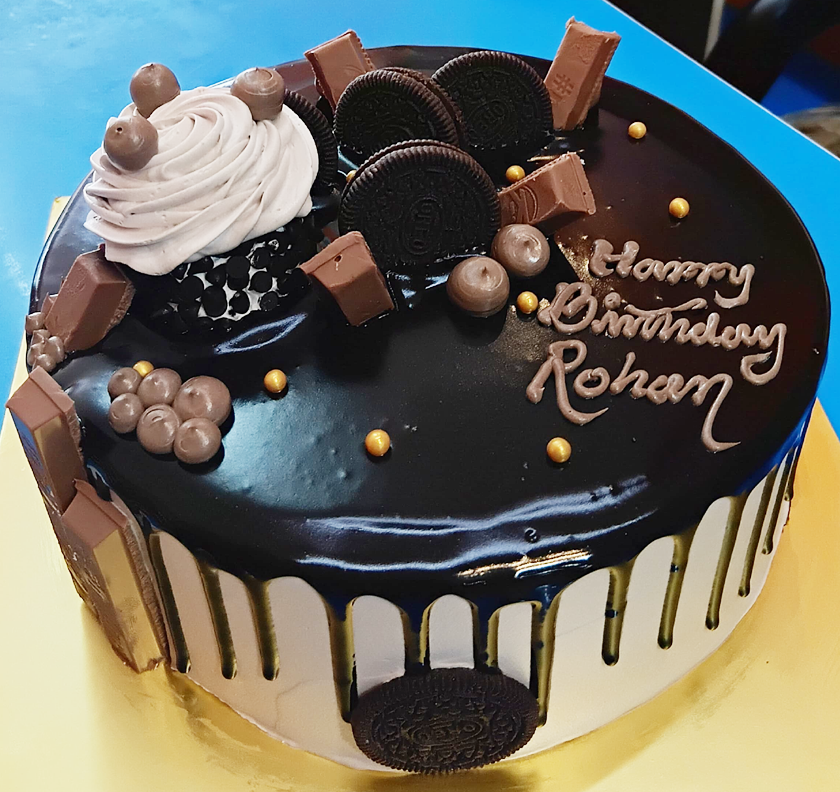 Chocolate Cake Oreo Topping