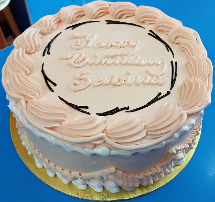 Vanilla Classic Design Cake